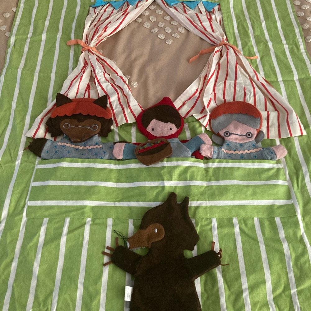 Land of Nod puppet play set